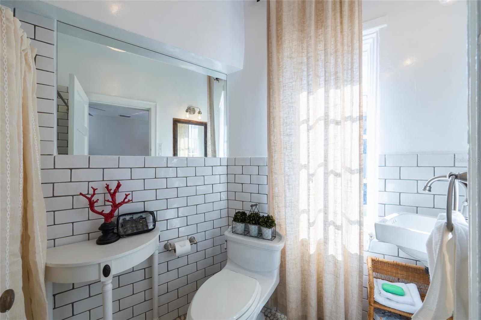 Image 20 of 42 For 530 Orange Avenue