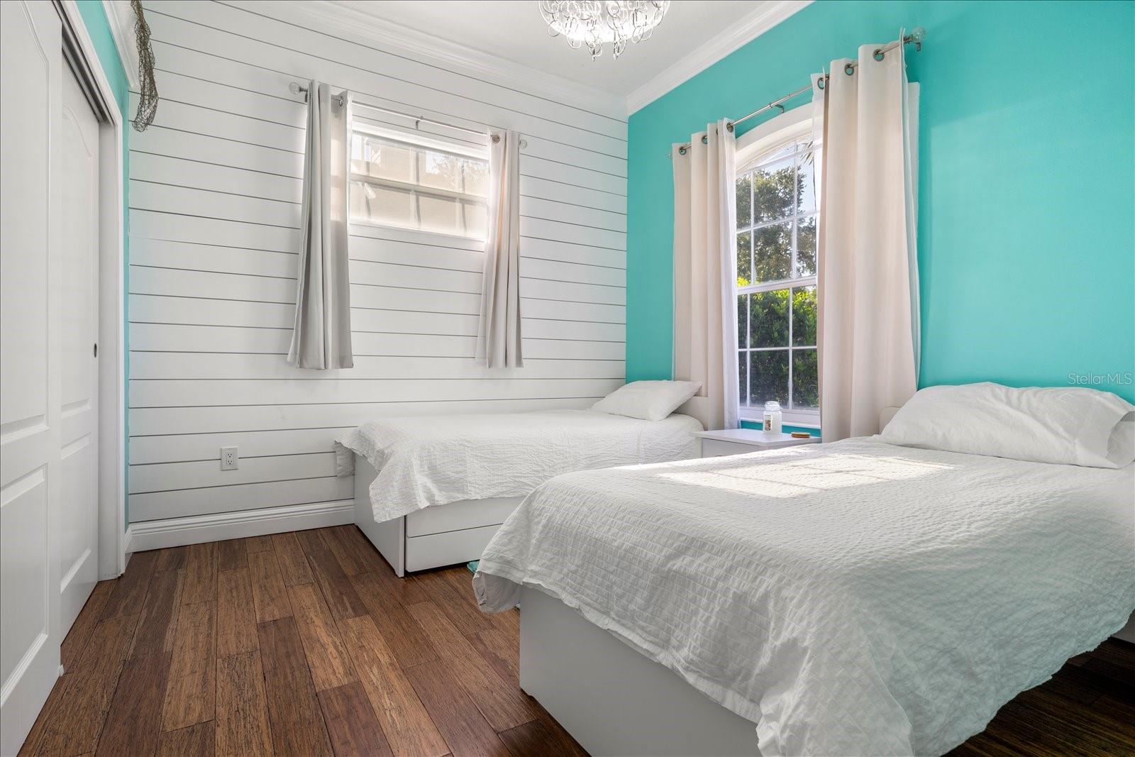 Image 8 of 39 For 4615 4th Avenue Drive E