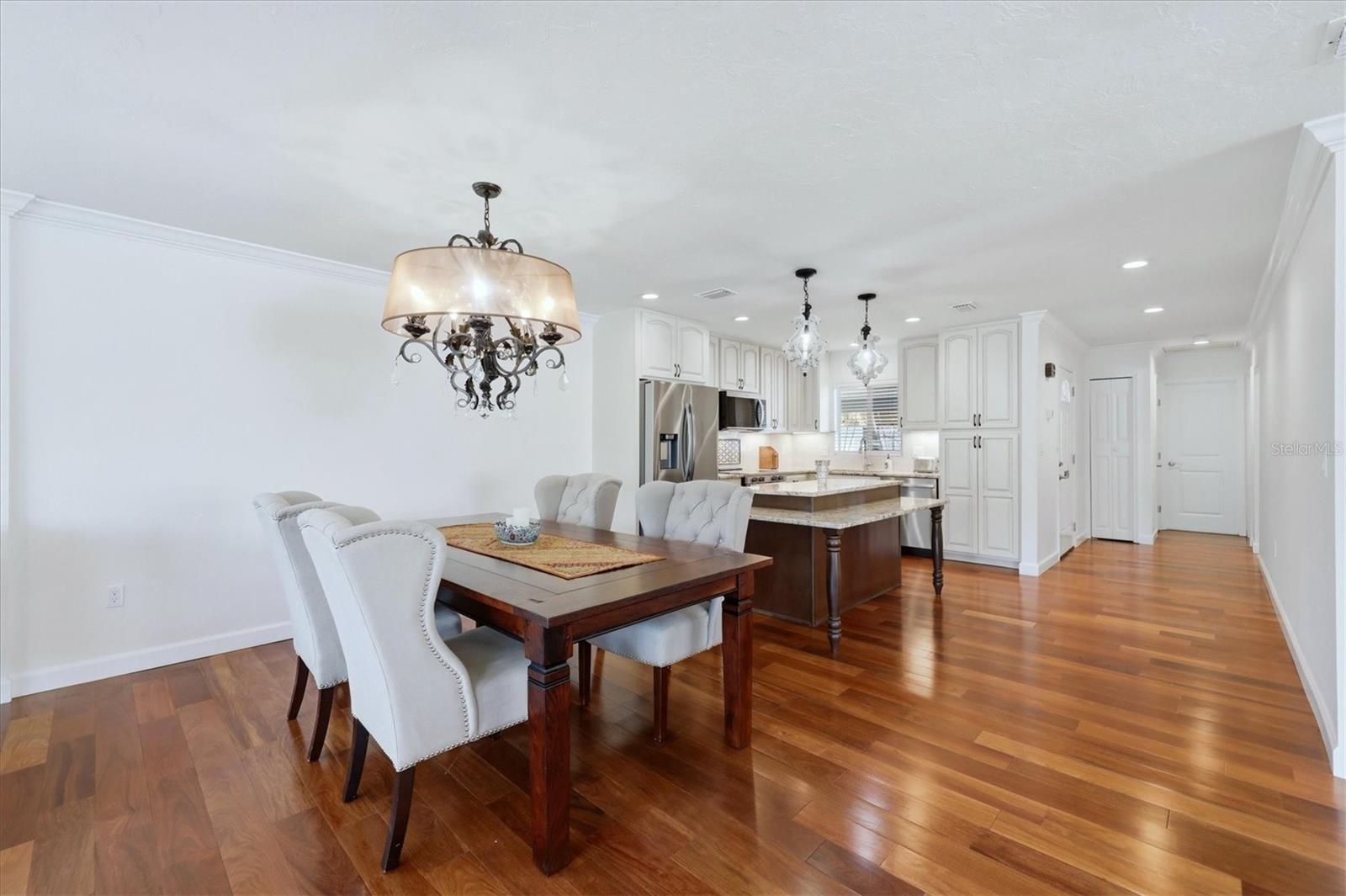 Image 10 of 45 For 2713 Riverbluff Court V101