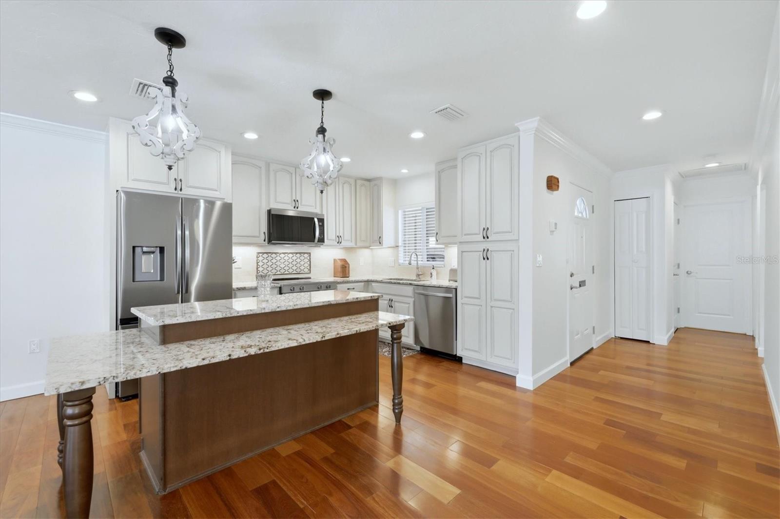 Image 11 of 45 For 2713 Riverbluff Court V101