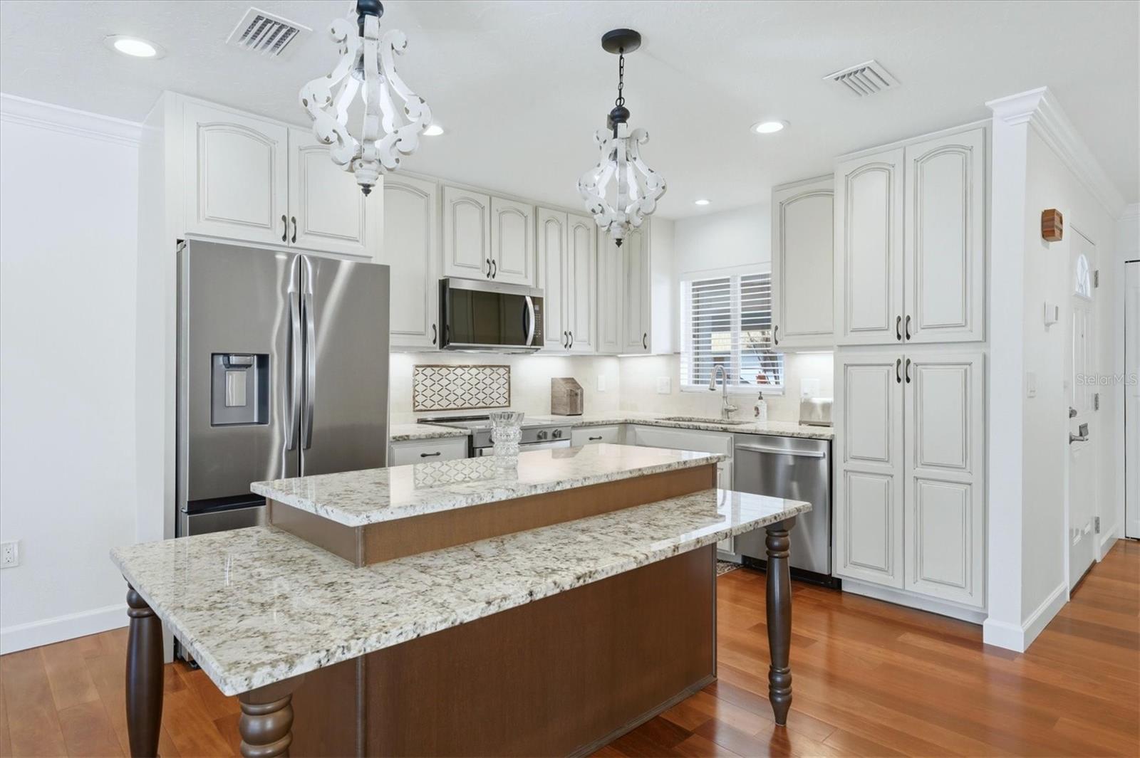 Image 12 of 45 For 2713 Riverbluff Court V101