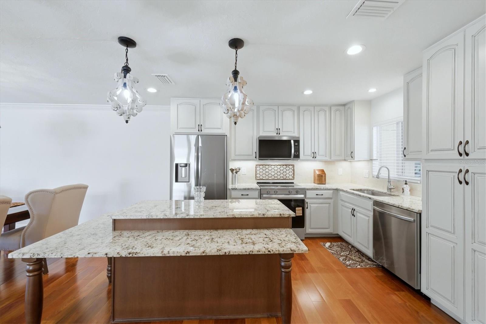 Image 13 of 45 For 2713 Riverbluff Court V101