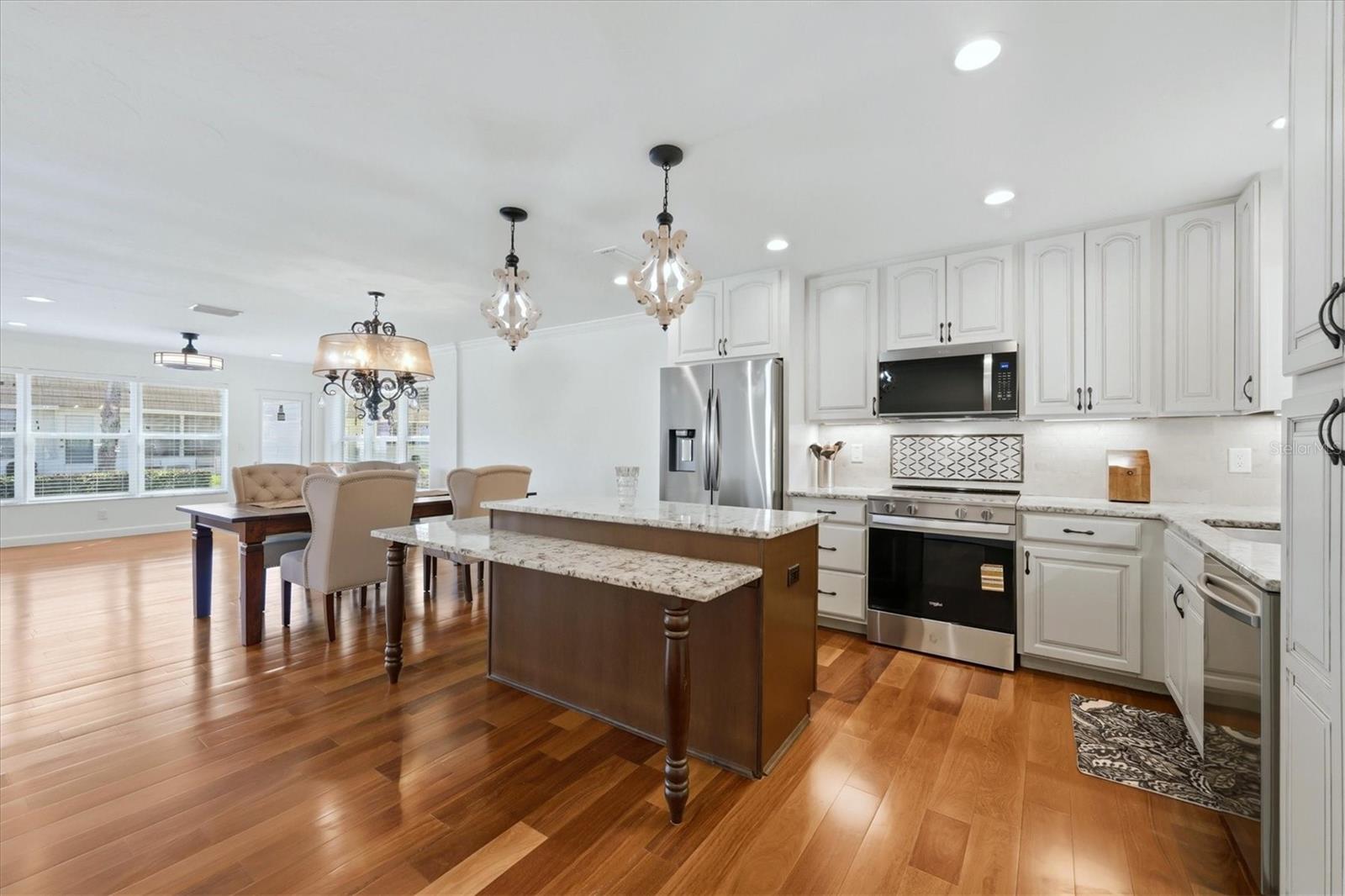 Image 14 of 45 For 2713 Riverbluff Court V101