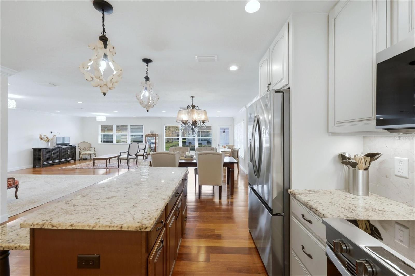 Image 15 of 45 For 2713 Riverbluff Court V101