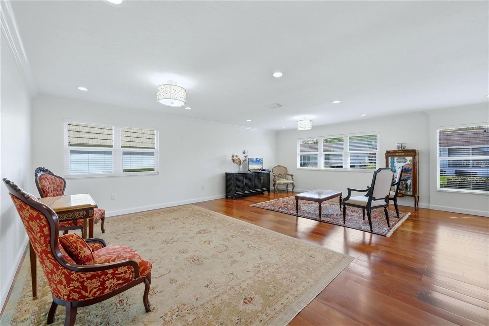 Image 5 of 45 For 2713 Riverbluff Court V101