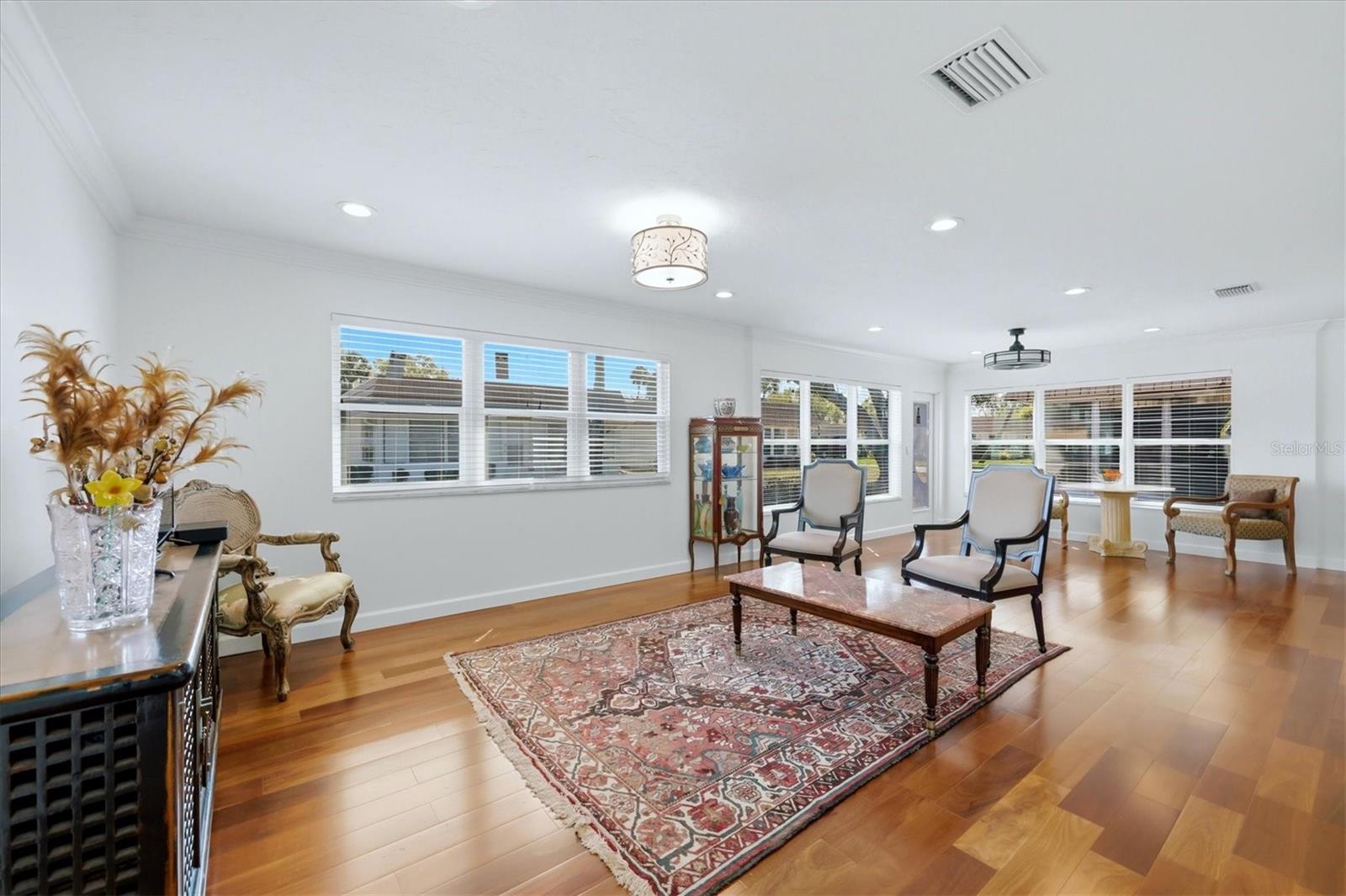 Image 7 of 45 For 2713 Riverbluff Court V101