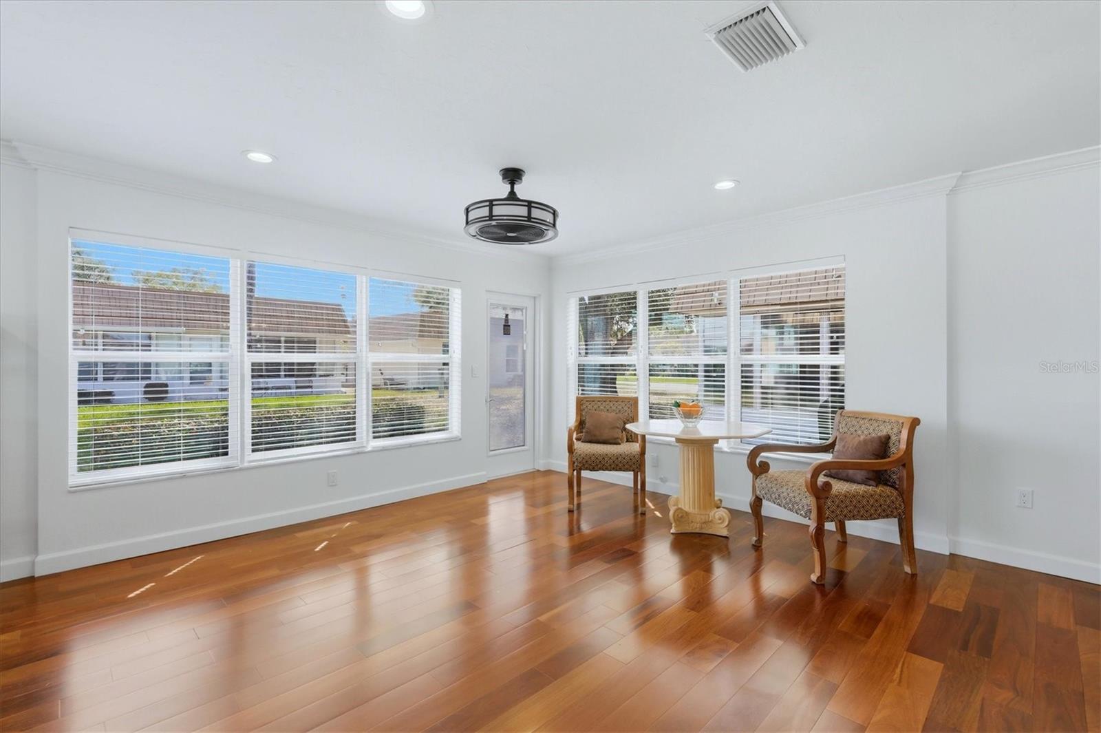 Image 8 of 45 For 2713 Riverbluff Court V101