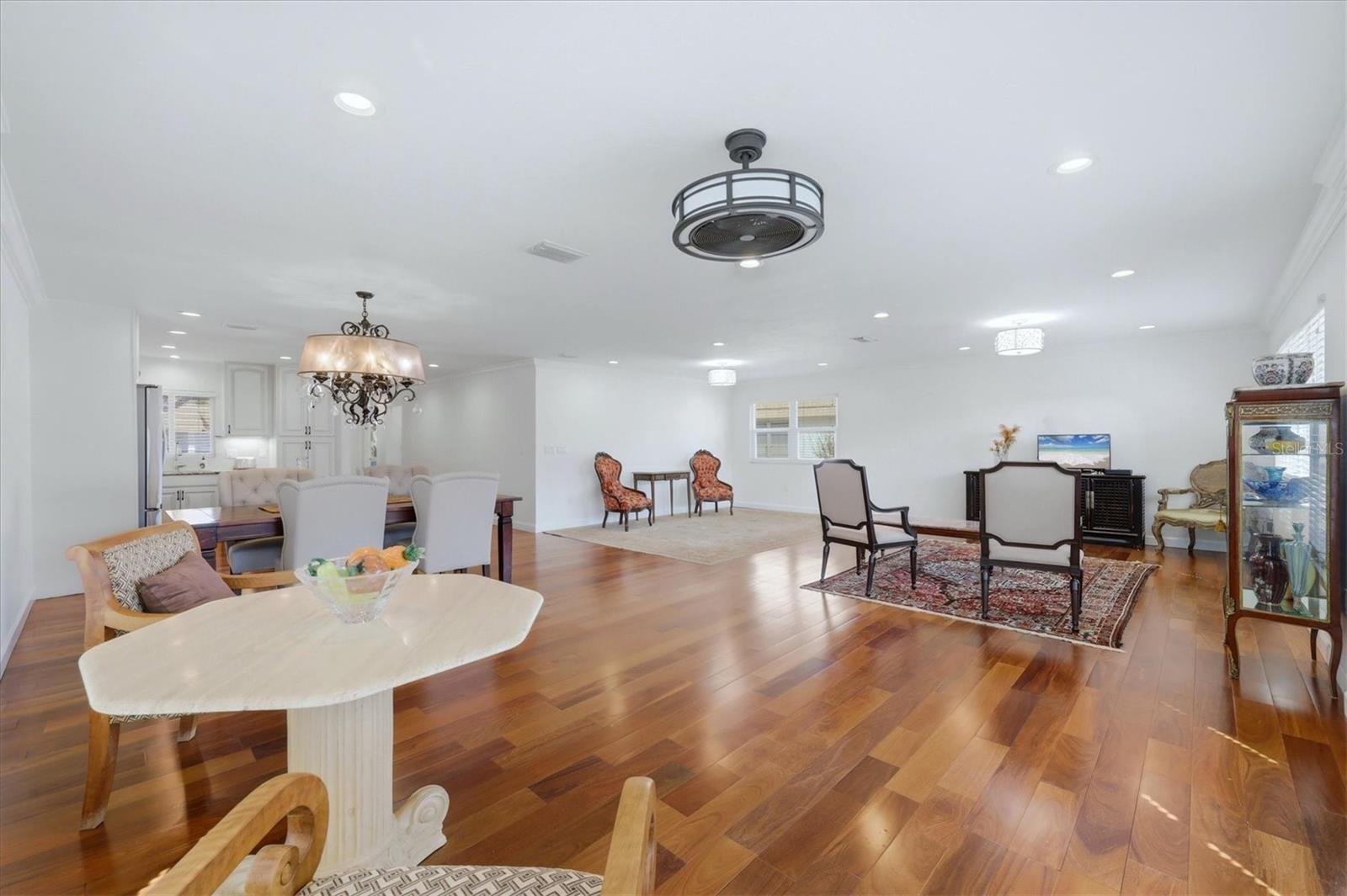 Image 9 of 45 For 2713 Riverbluff Court V101