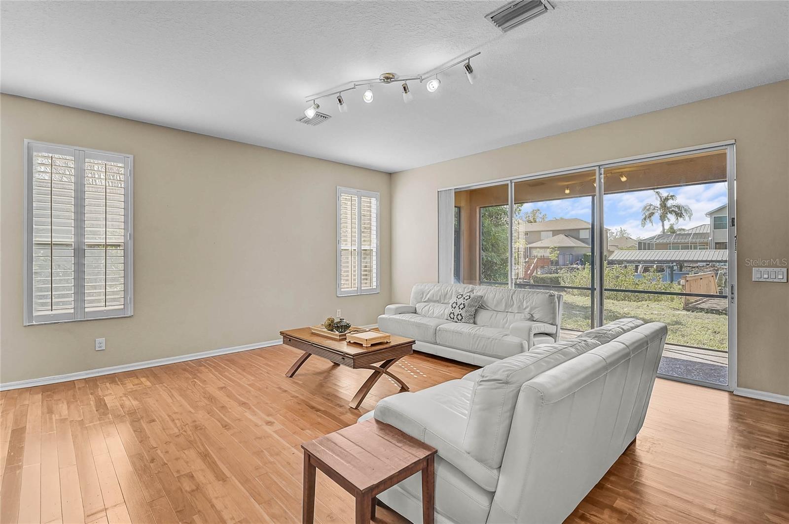 Image 15 of 58 For 3708 5th Avenue Ne