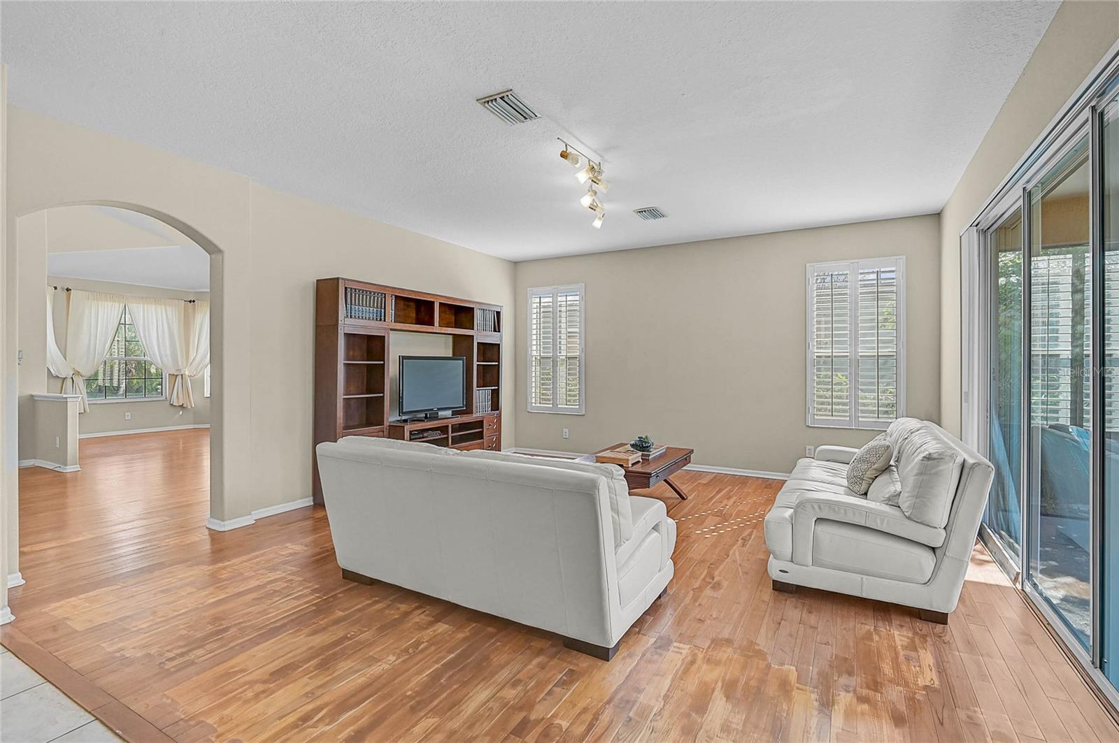 Image 16 of 58 For 3708 5th Avenue Ne