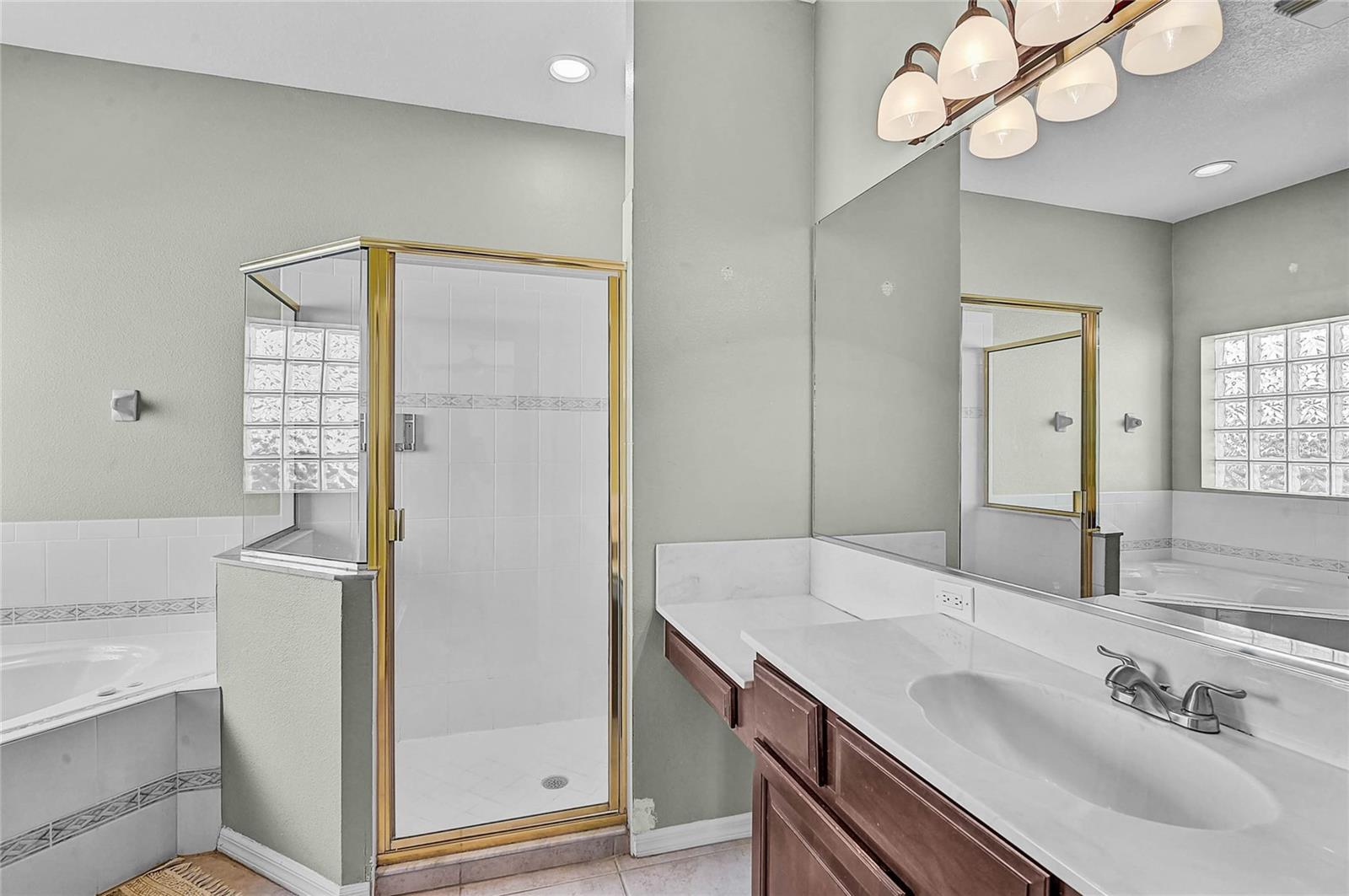 Image 22 of 58 For 3708 5th Avenue Ne