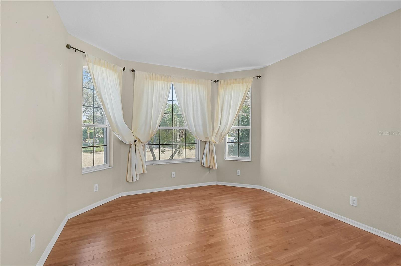 Image 5 of 58 For 3708 5th Avenue Ne