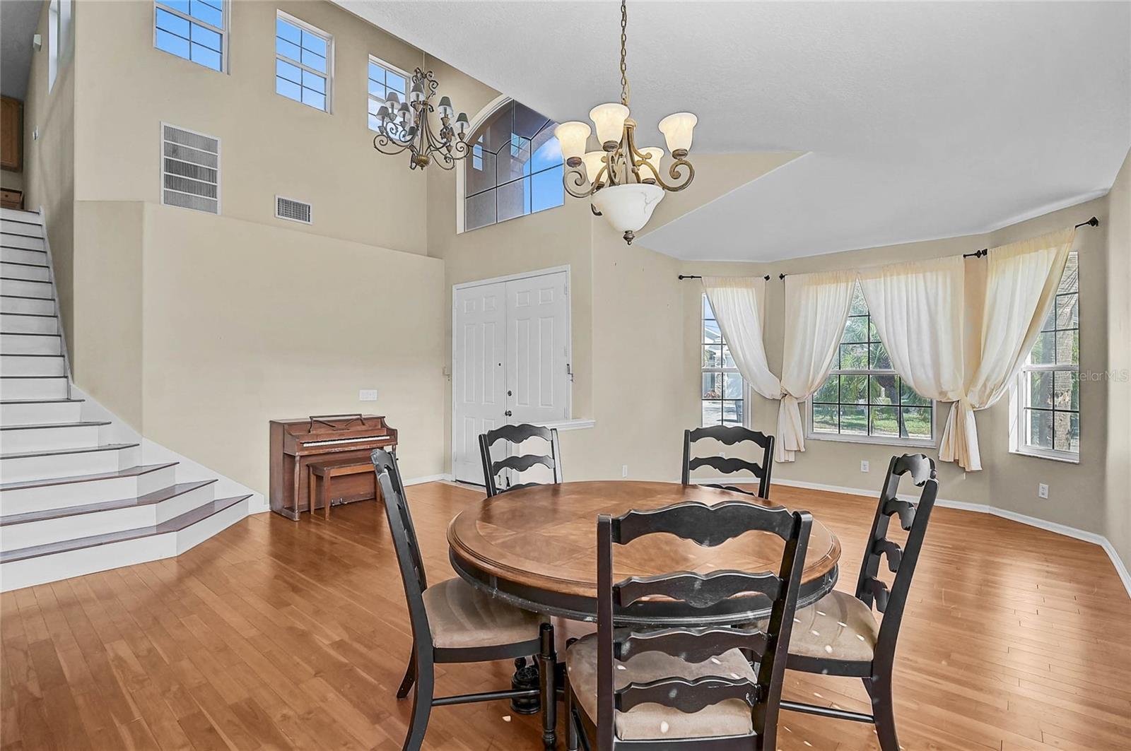 Image 6 of 58 For 3708 5th Avenue Ne