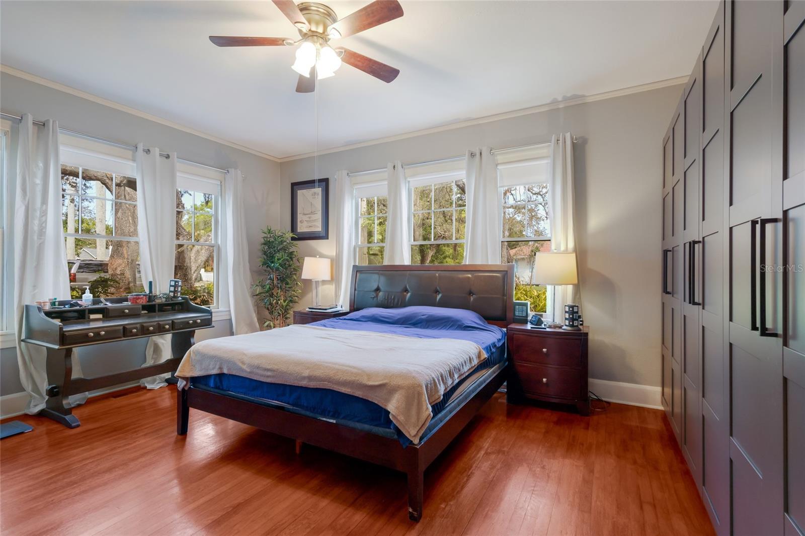 Image 12 of 61 For 904 22nd Street W