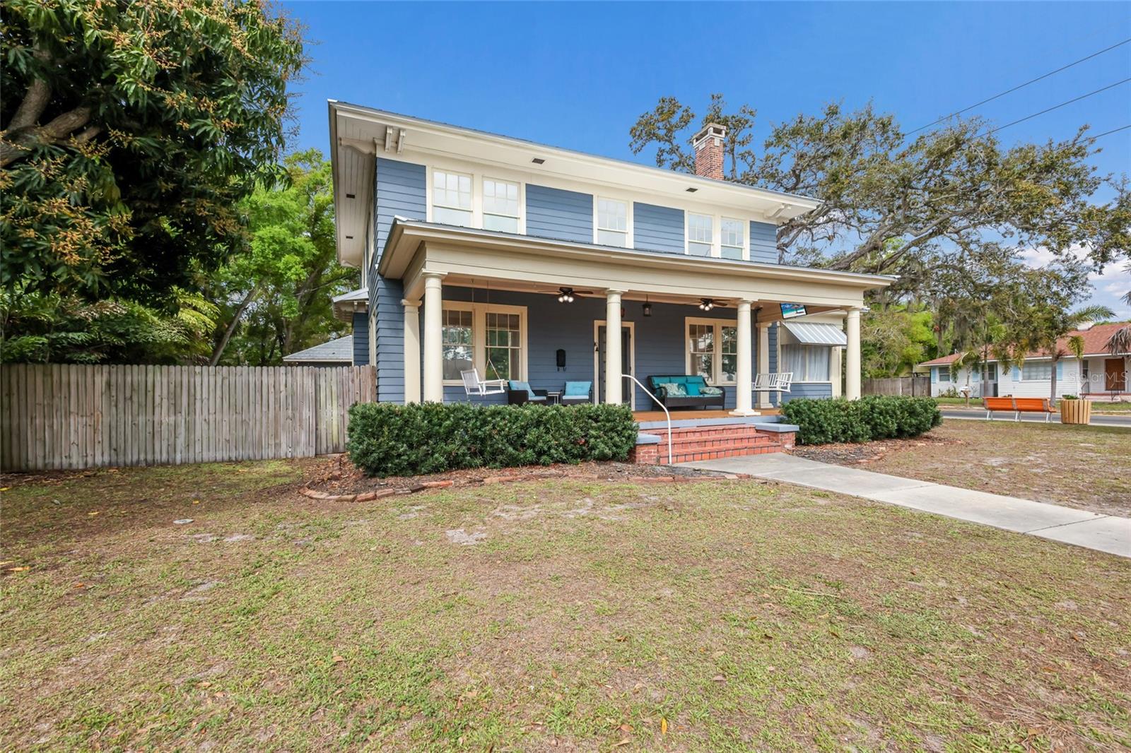 Image 2 of 61 For 904 22nd Street W