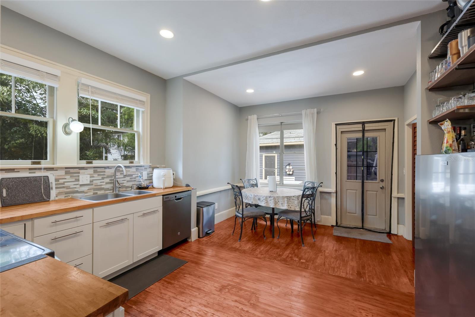 Image 22 of 61 For 904 22nd Street W