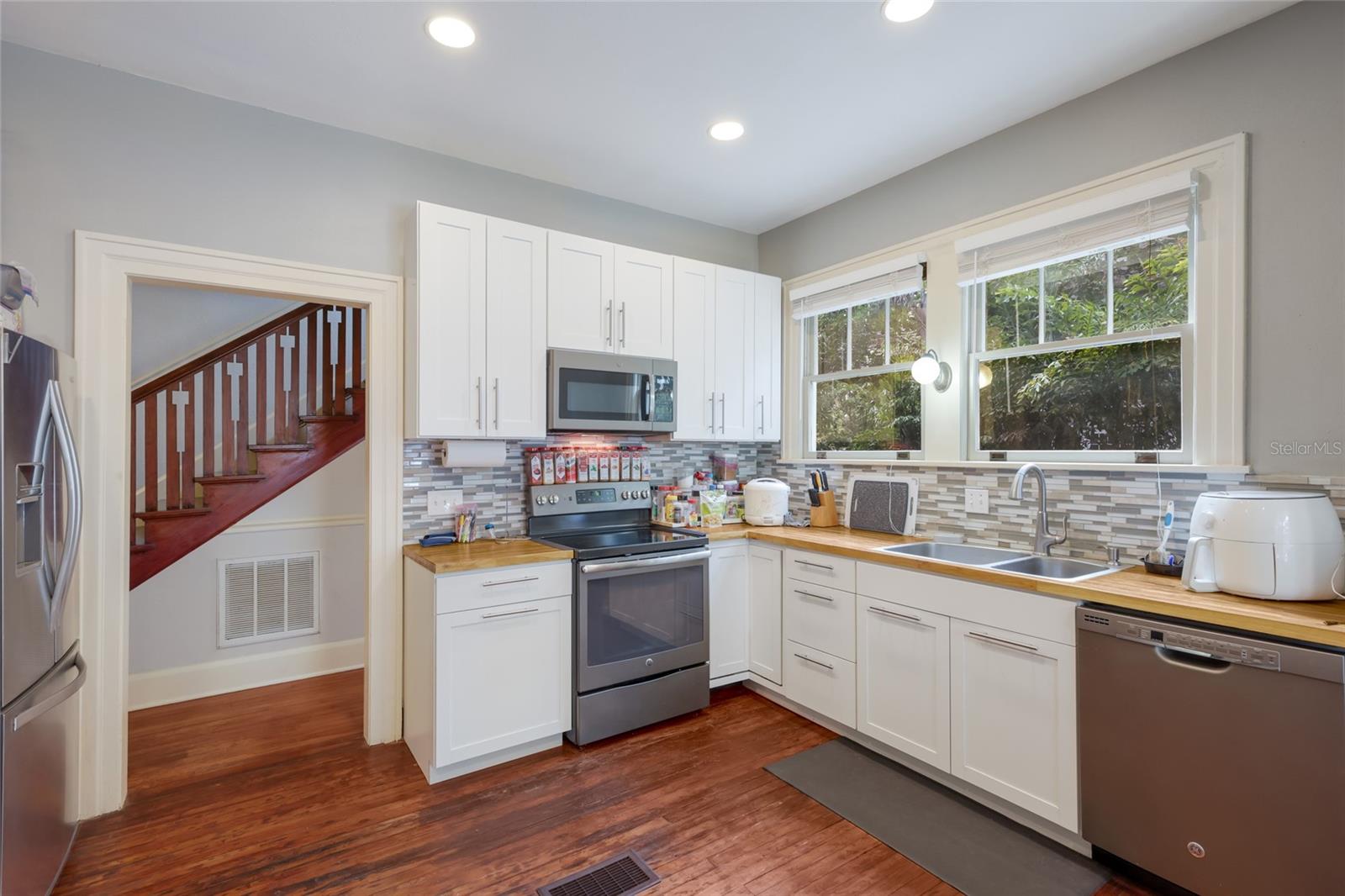 Image 23 of 61 For 904 22nd Street W