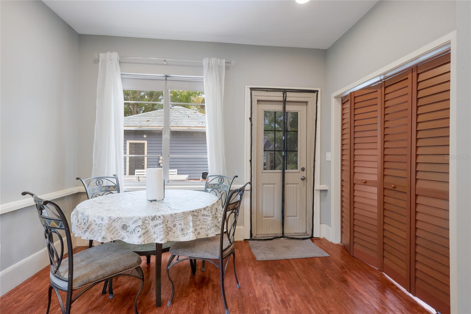 Image 25 of 61 For 904 22nd Street W