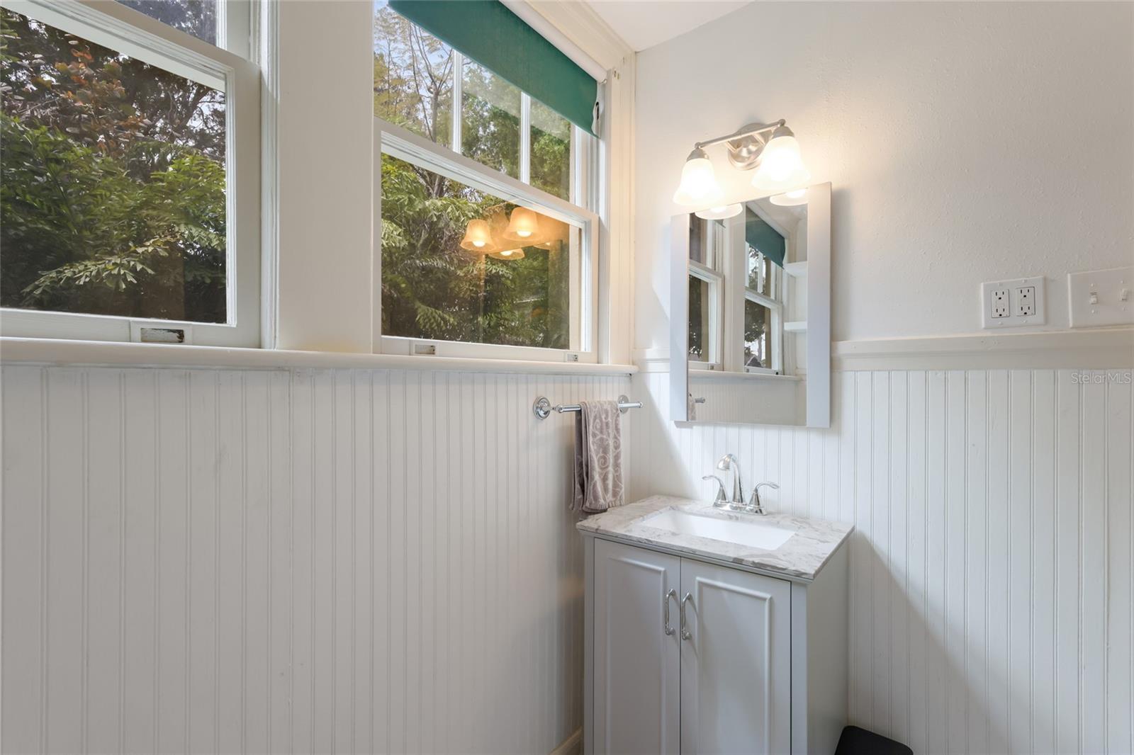 Image 27 of 61 For 904 22nd Street W