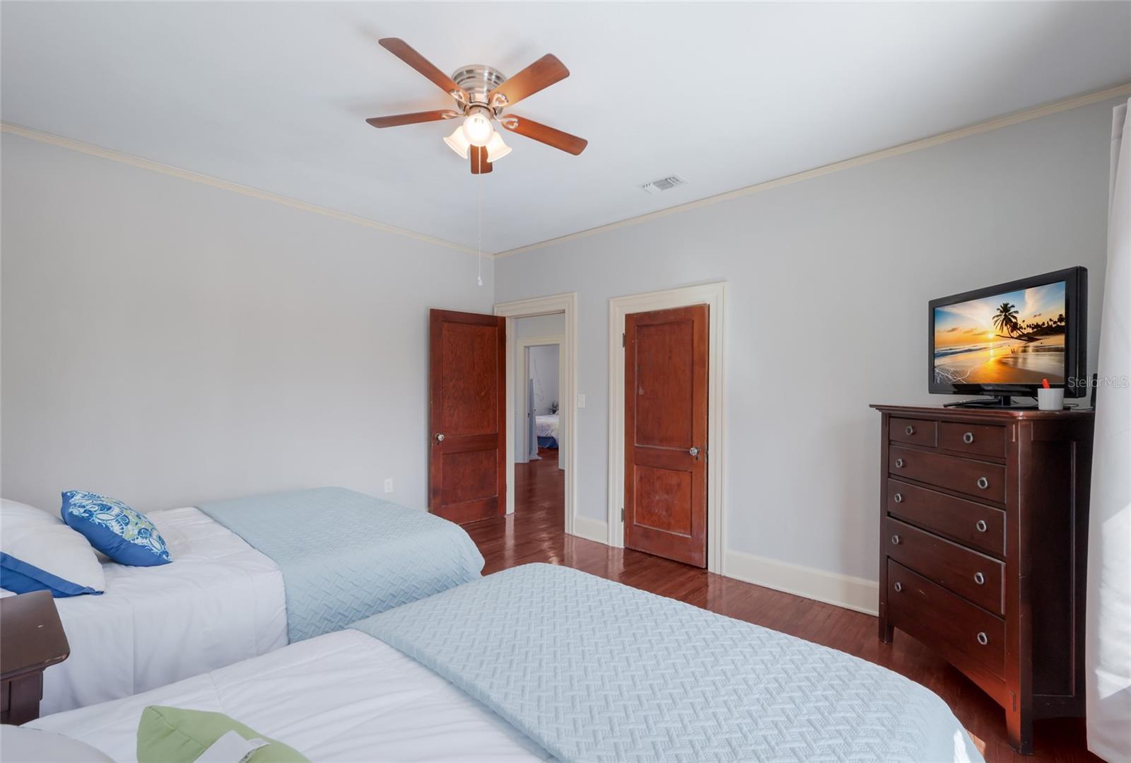 Image 35 of 61 For 904 22nd Street W