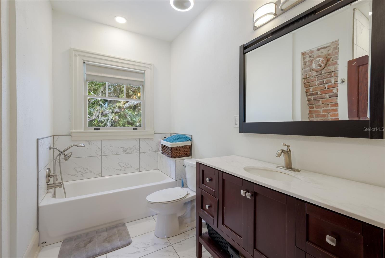 Image 40 of 61 For 904 22nd Street W