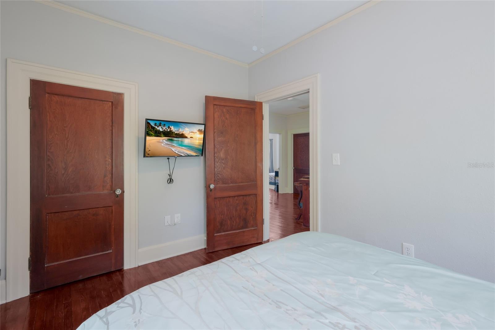 Image 43 of 61 For 904 22nd Street W