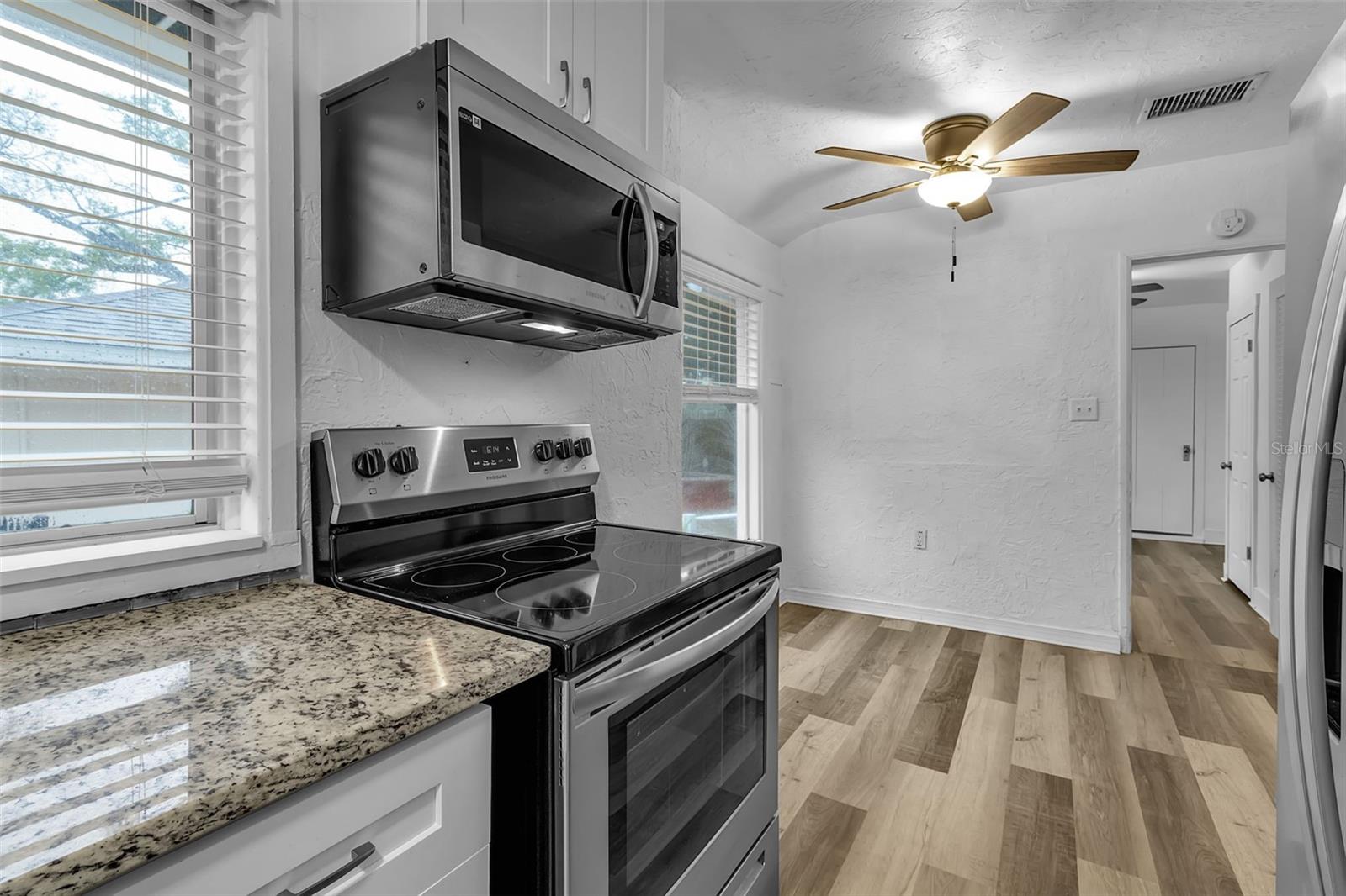 Image 11 of 24 For 1008 16th Avenue W