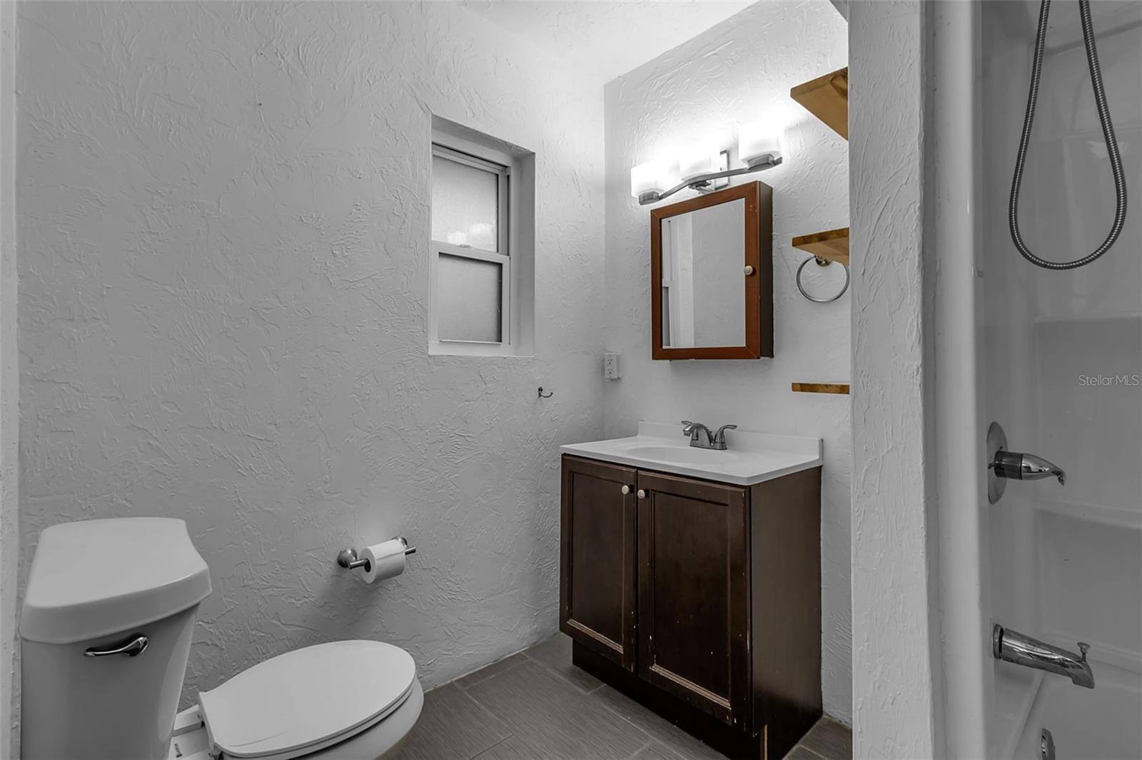 Image 15 of 24 For 1008 16th Avenue W