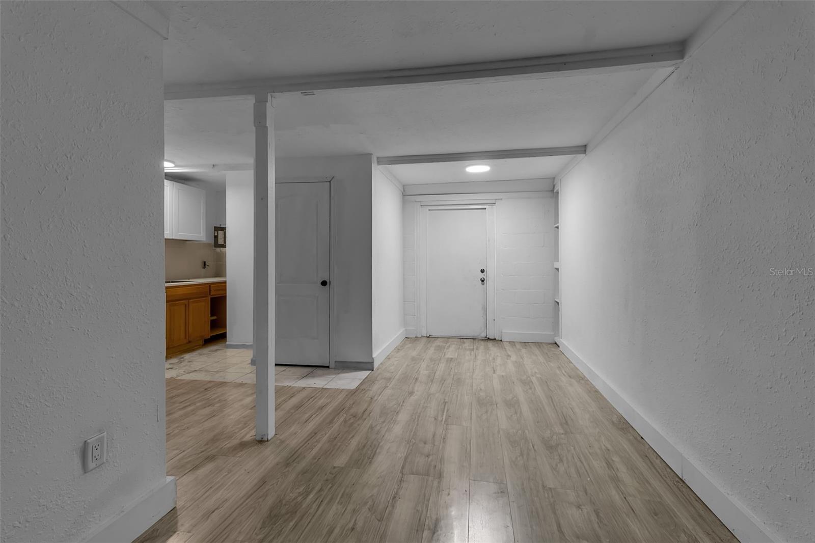 Image 17 of 24 For 1008 16th Avenue W