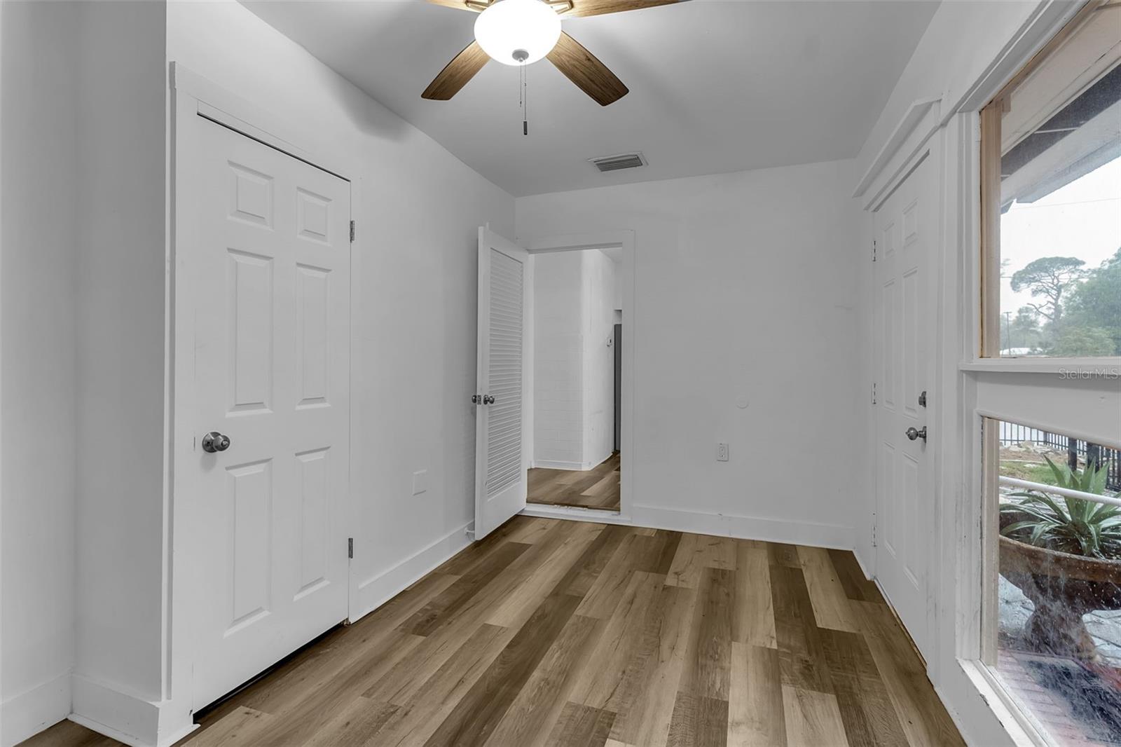 Image 7 of 24 For 1008 16th Avenue W