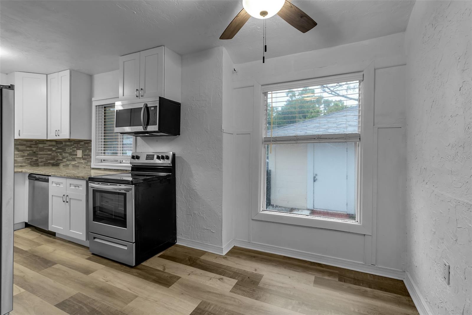 Image 8 of 24 For 1008 16th Avenue W