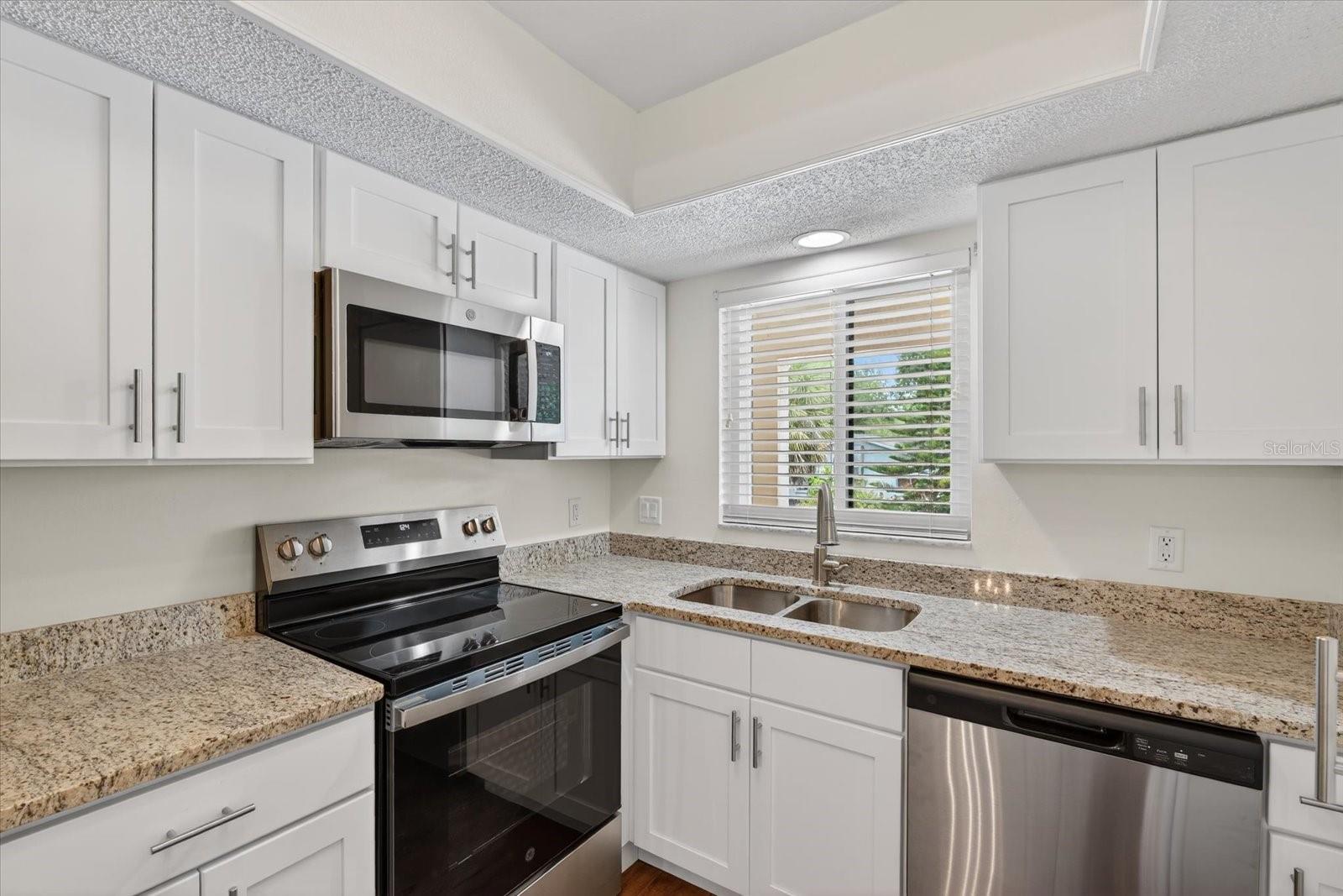 Image 7 of 35 For 2522 Clubhouse Drive 204