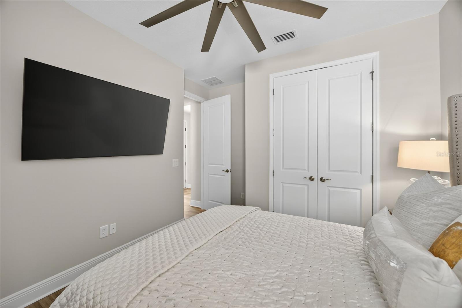 Image 26 of 55 For 17744 Savory Mist Circle