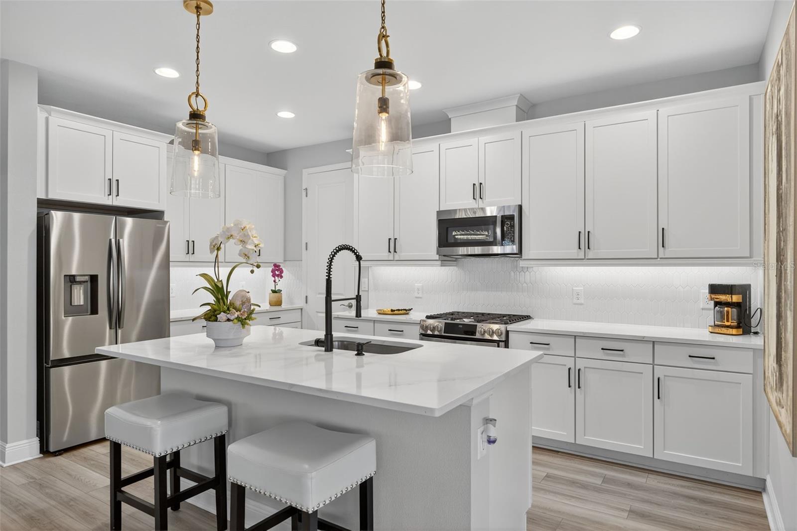 Image 4 of 55 For 17744 Savory Mist Circle