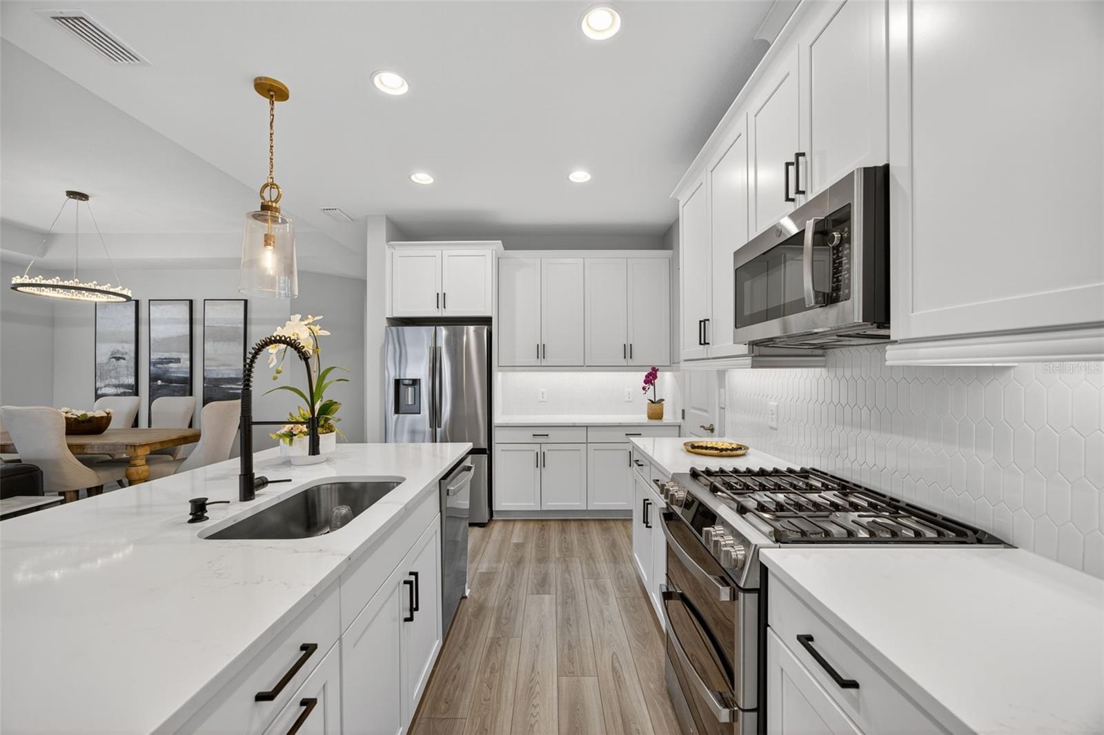 Image 5 of 55 For 17744 Savory Mist Circle