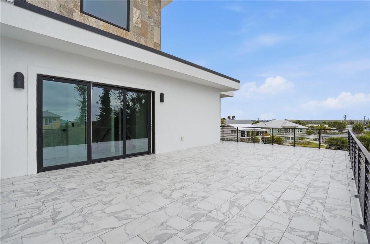 Image 41 of 100 For 1210 Gulf Boulevard