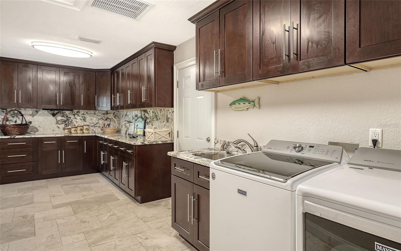 Image 21 of 41 For 121 Holly Avenue