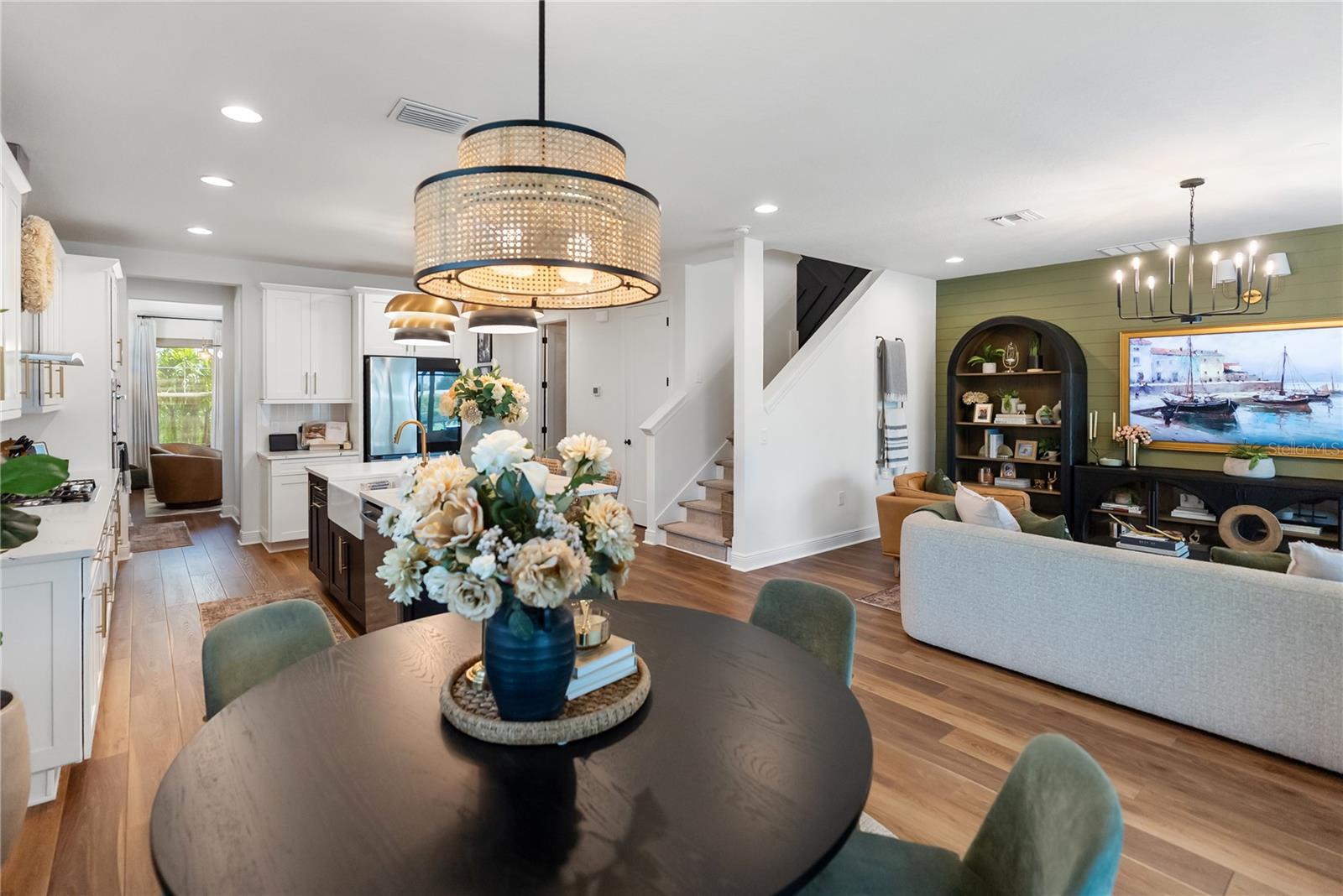 Image 15 of 55 For 17506 Savory Mist Circle