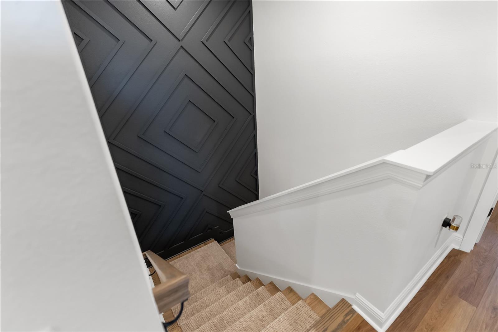 Image 16 of 55 For 17506 Savory Mist Circle