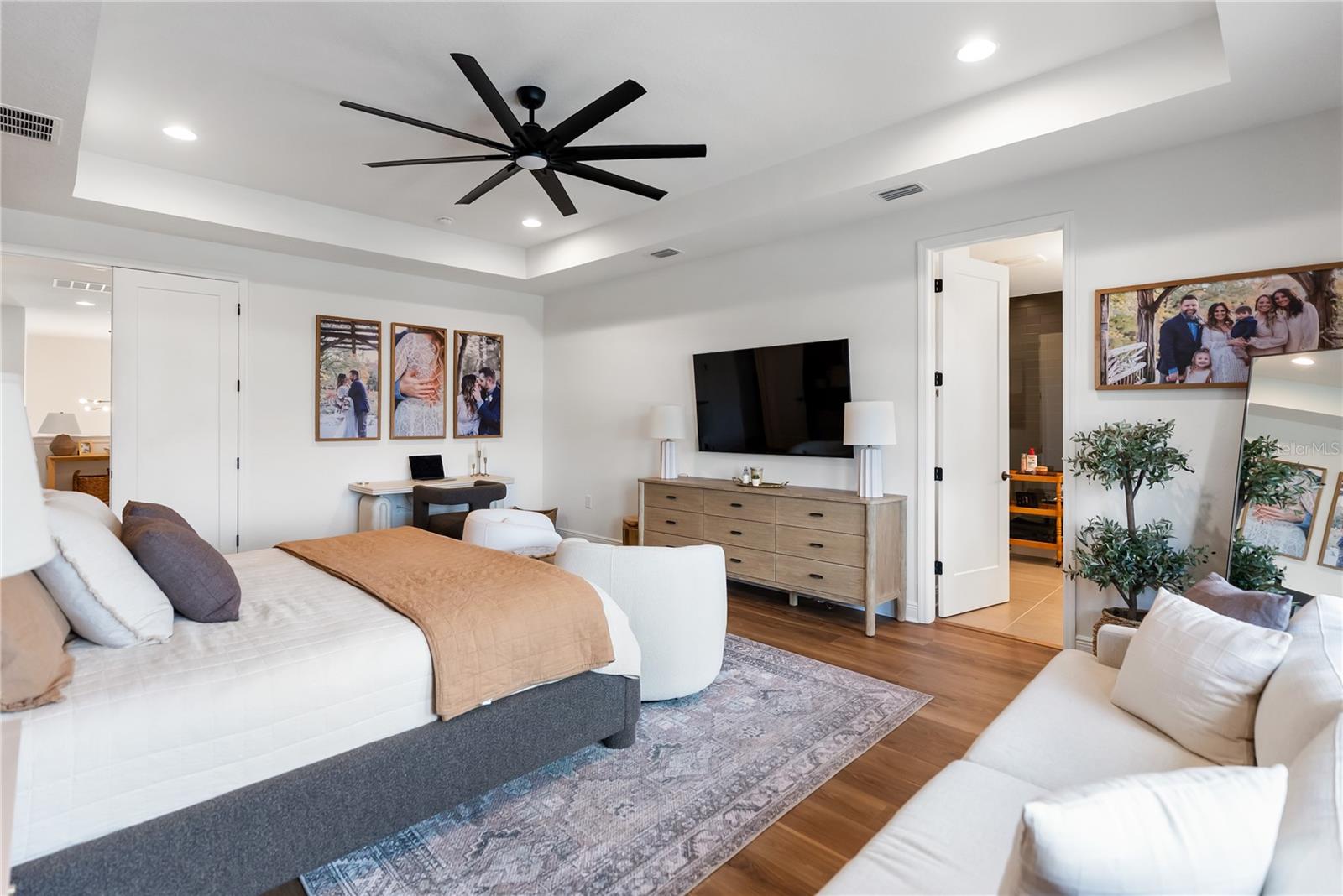 Image 20 of 55 For 17506 Savory Mist Circle