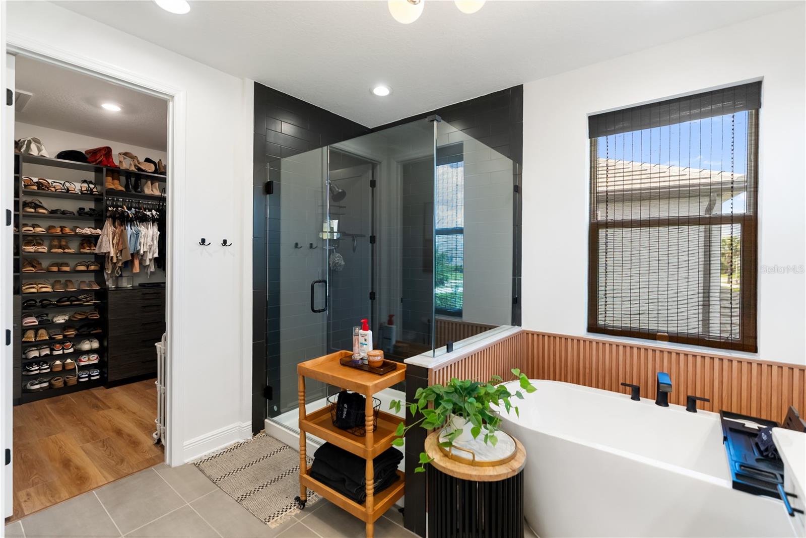 Image 23 of 55 For 17506 Savory Mist Circle