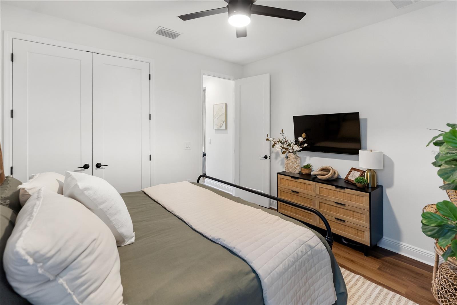 Image 28 of 55 For 17506 Savory Mist Circle