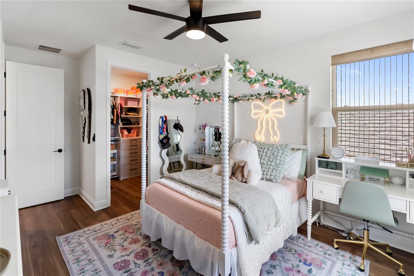 Image 31 of 55 For 17506 Savory Mist Circle