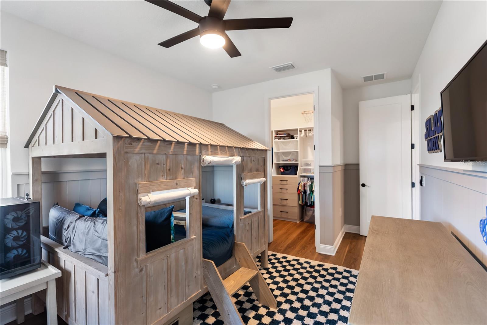 Image 33 of 55 For 17506 Savory Mist Circle