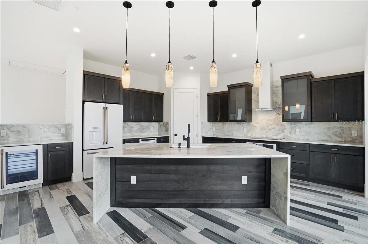 Image 17 of 90 For 1214 Gulf Boulevard