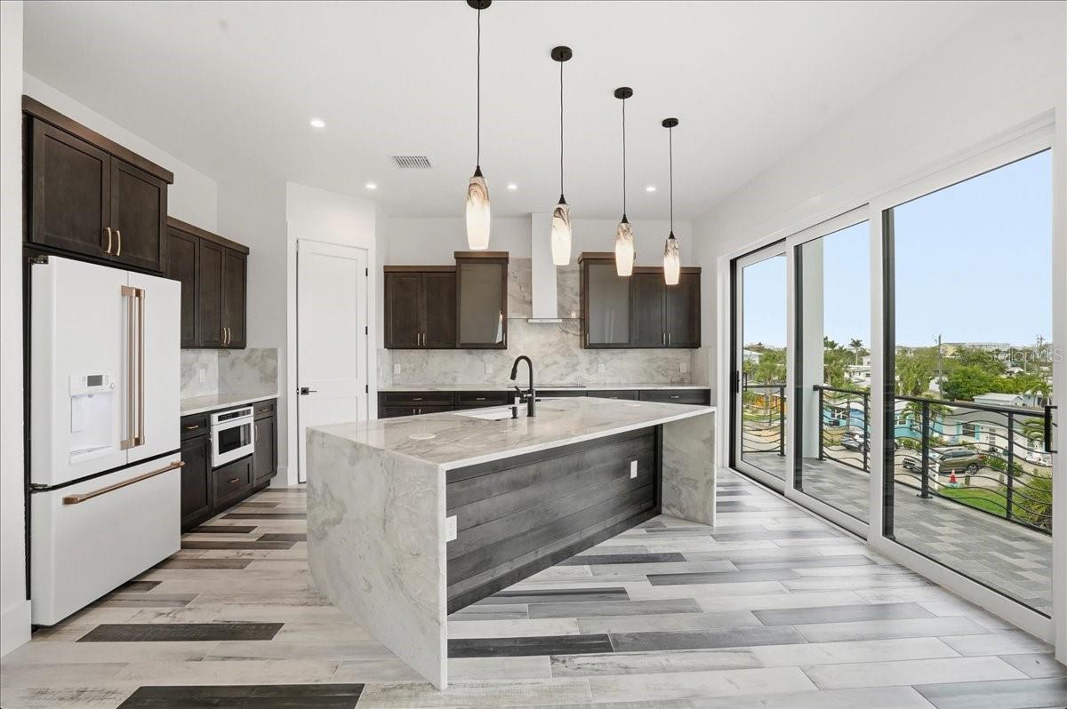 Image 19 of 90 For 1214 Gulf Boulevard