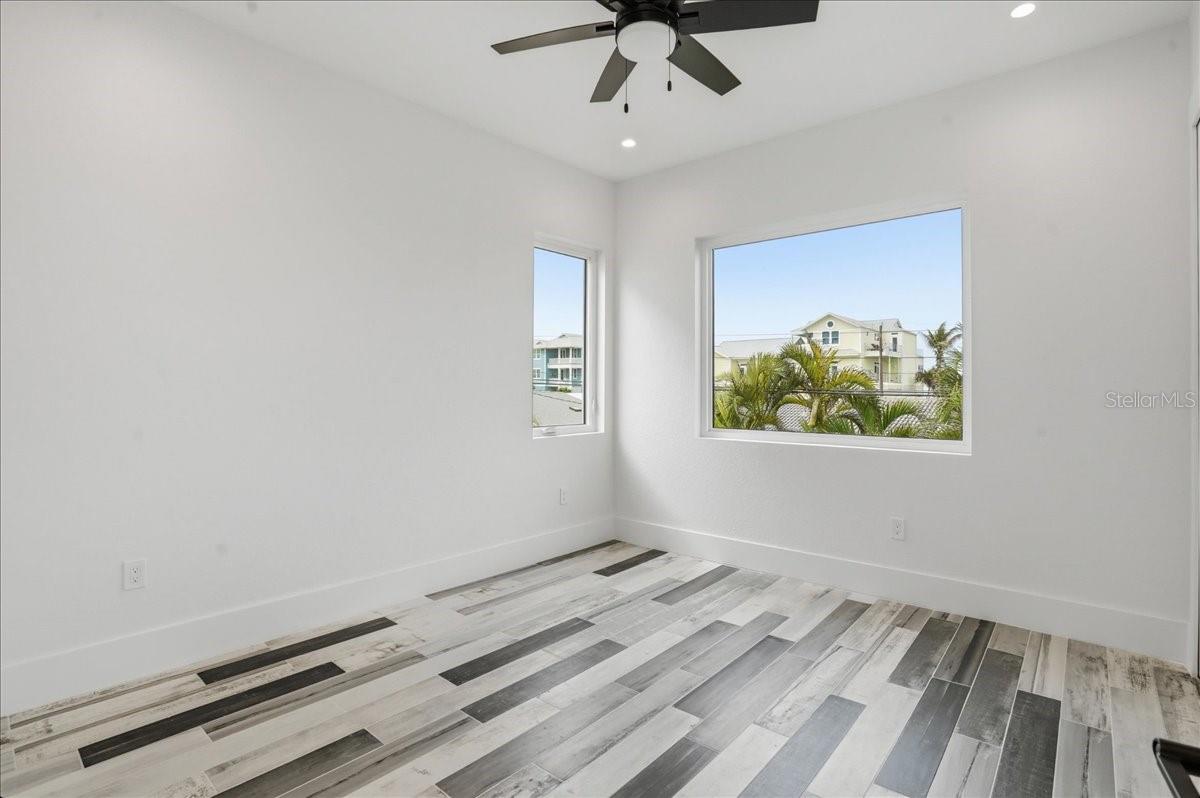 Image 21 of 90 For 1214 Gulf Boulevard