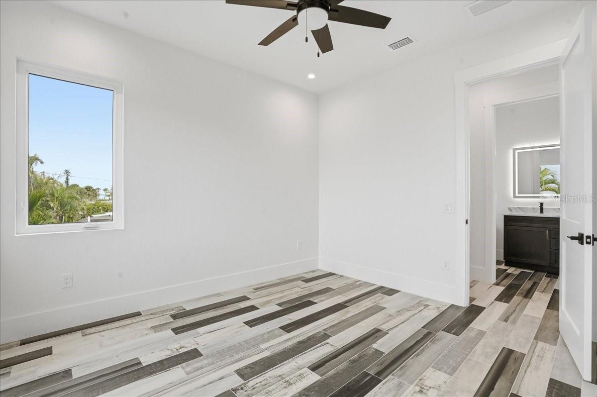 Image 24 of 90 For 1214 Gulf Boulevard