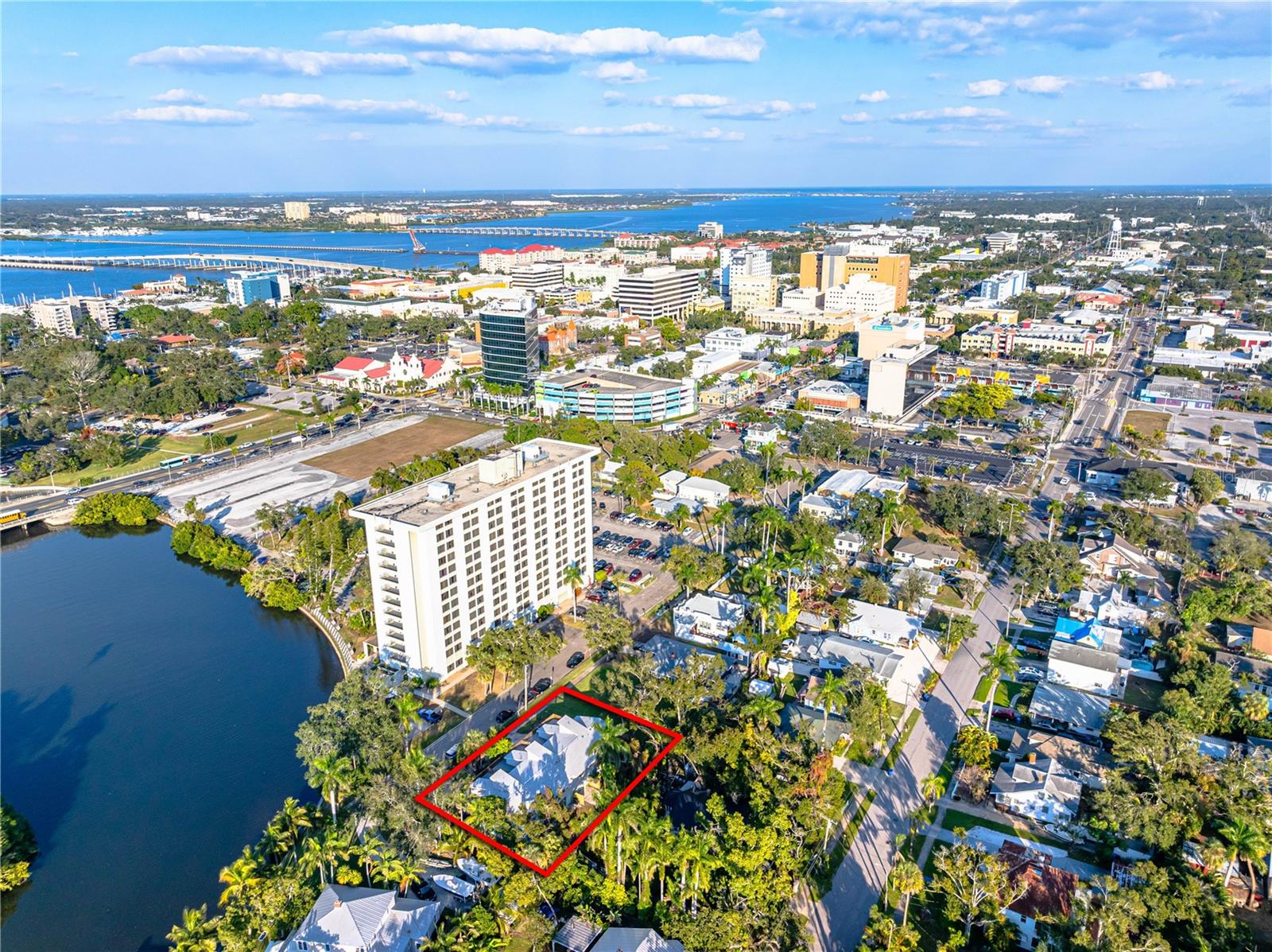 Image 2 of 46 For 1559 7th Avenue W