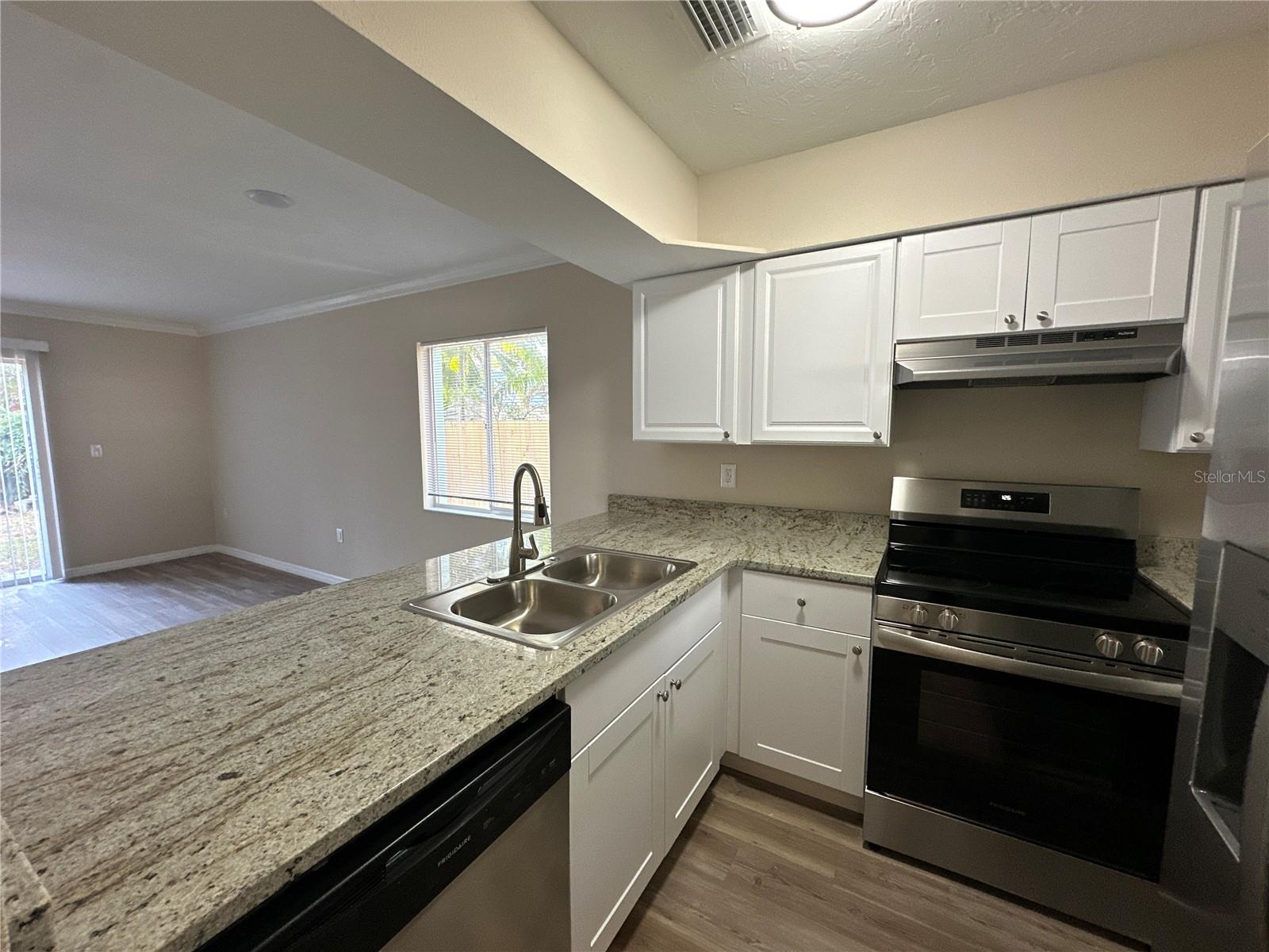 Image 20 of 46 For 1559 7th Avenue W